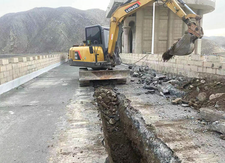 0408烏魯木齊分公司頭屯河水庫心墻加固項目正式開(kāi)工 (2)_副本.JPG