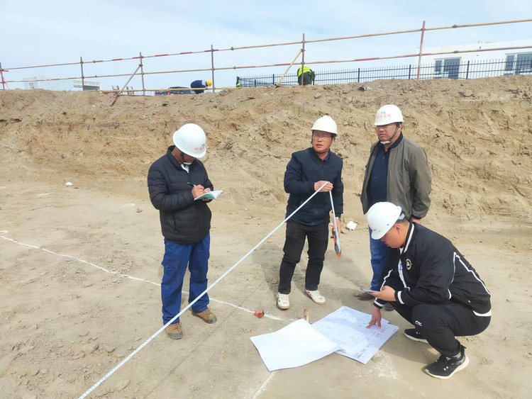 0413北方集團工業(yè)設備安裝公司天北新區污水處理廠(chǎng)項目順利通過(guò)基坑驗槽驗收 圖片_副本.jpg